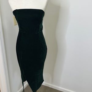 Strapless Velvet dress in hunter geeen